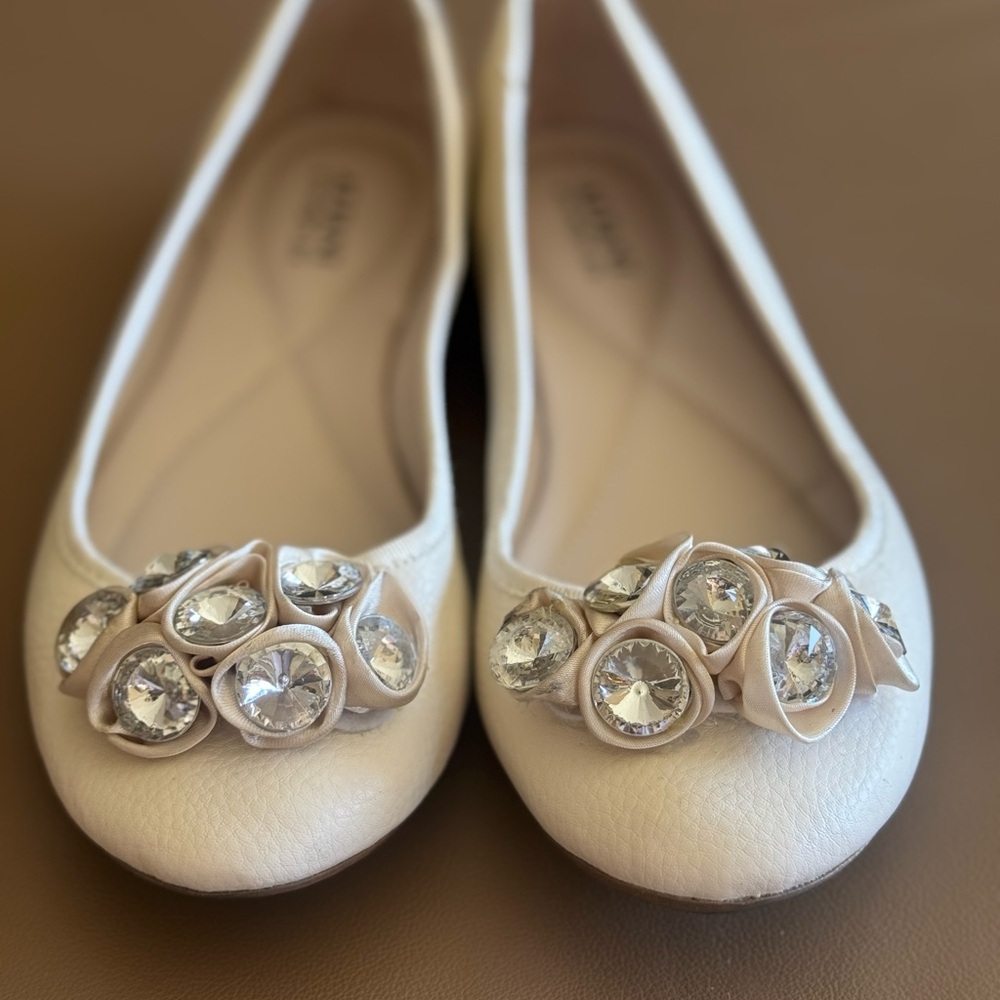 Comfortable Cream Flats with Rhinestone Embellishments